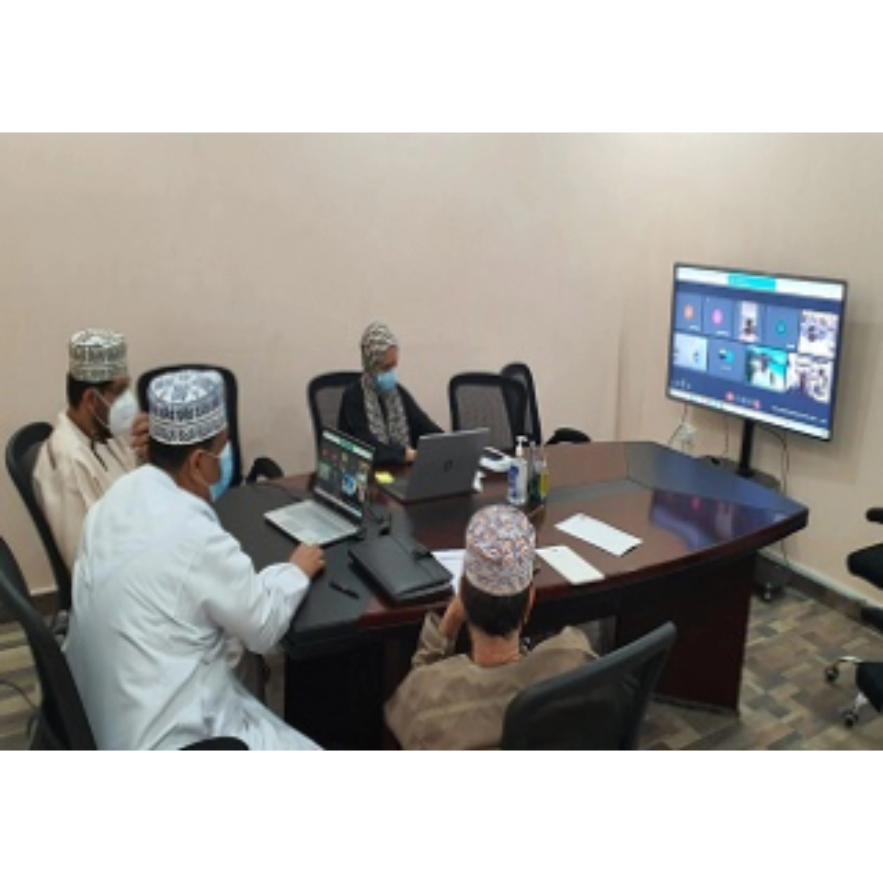 الجمعية الطبية العمانية تعقد اجتماعا مع الجمعيات العلمية